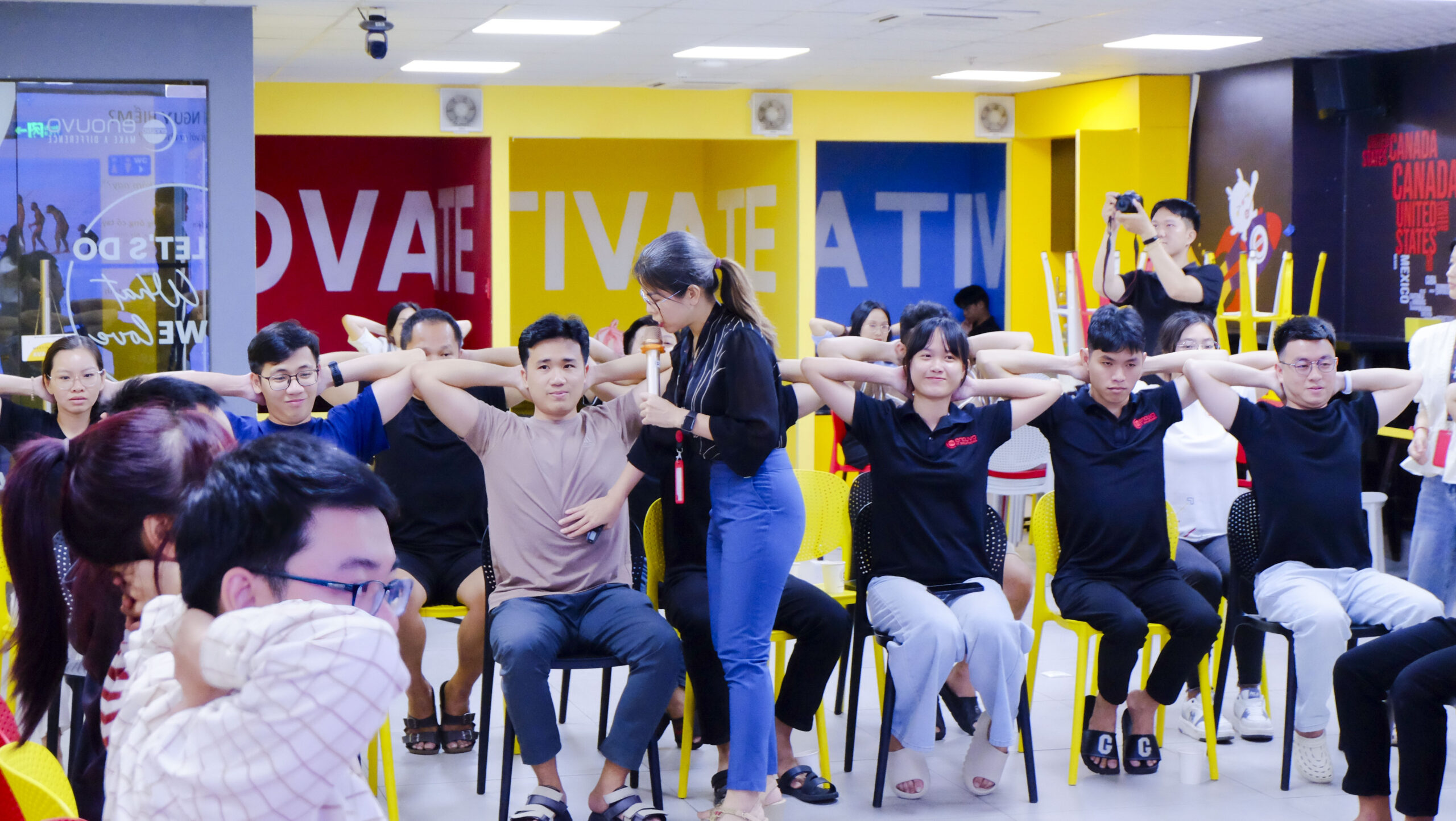 Tự tập vận động hay đi massage ? lựa chọn nào tốt hơn cho những người đau các bệnh về cổ vai gáy – cột sống thắt lưng ?